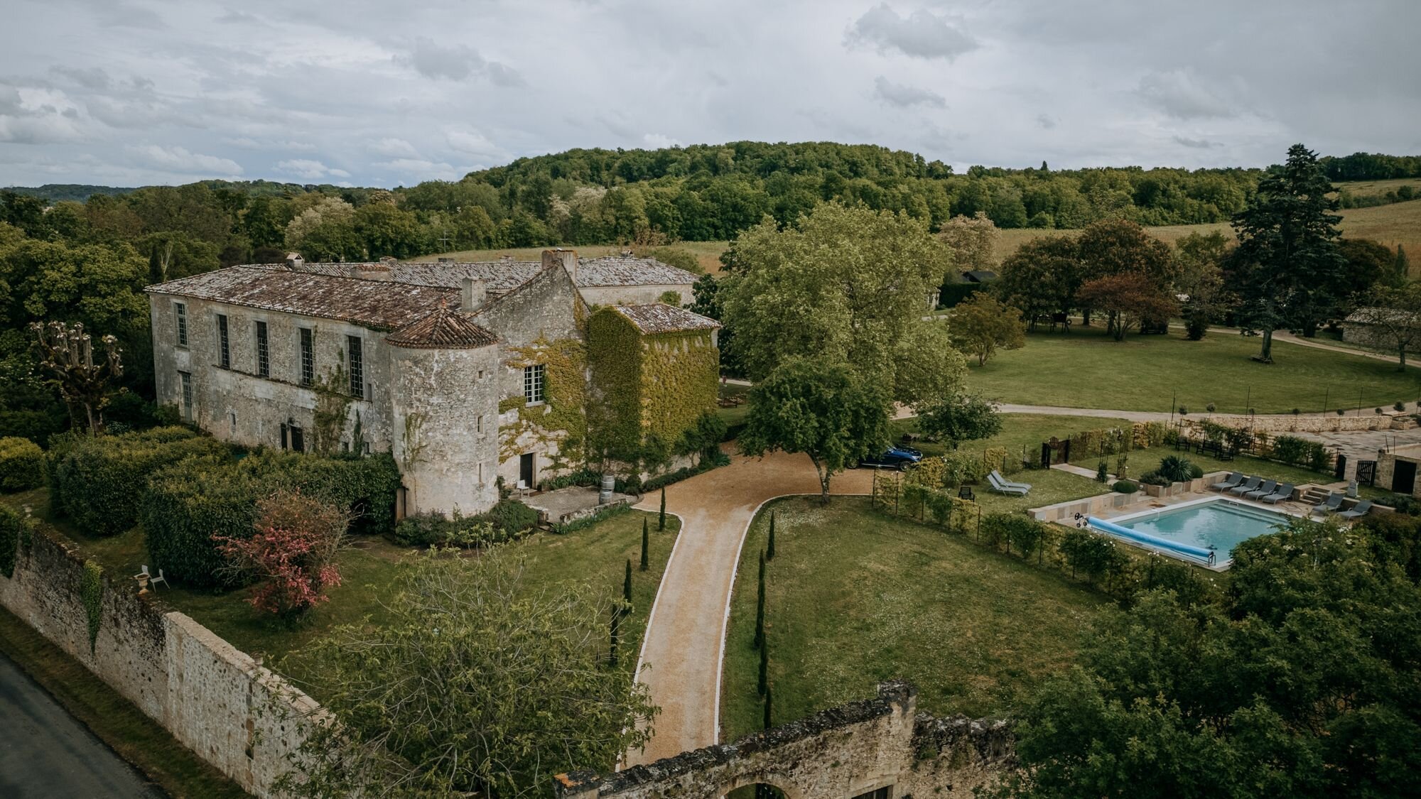 Faye & Nick’s Beautiful Château Rigaud Wedding in France