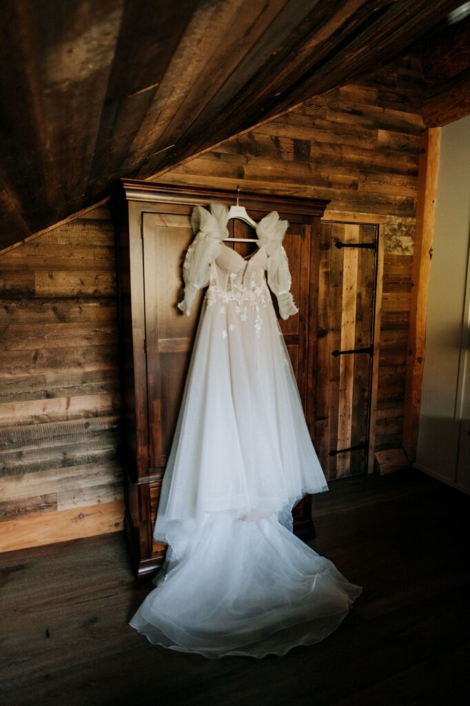 Sarah & Connor’s Breathtaking Hidden River Barn Winter Wedding