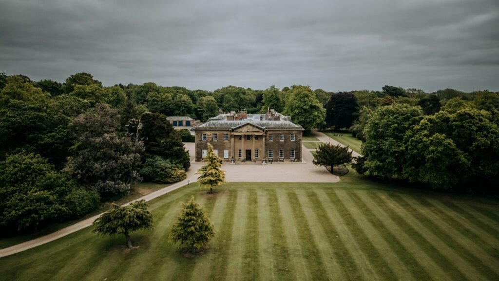 Jessica & Will’s Elegant Black Tie Rise Hall Wedding