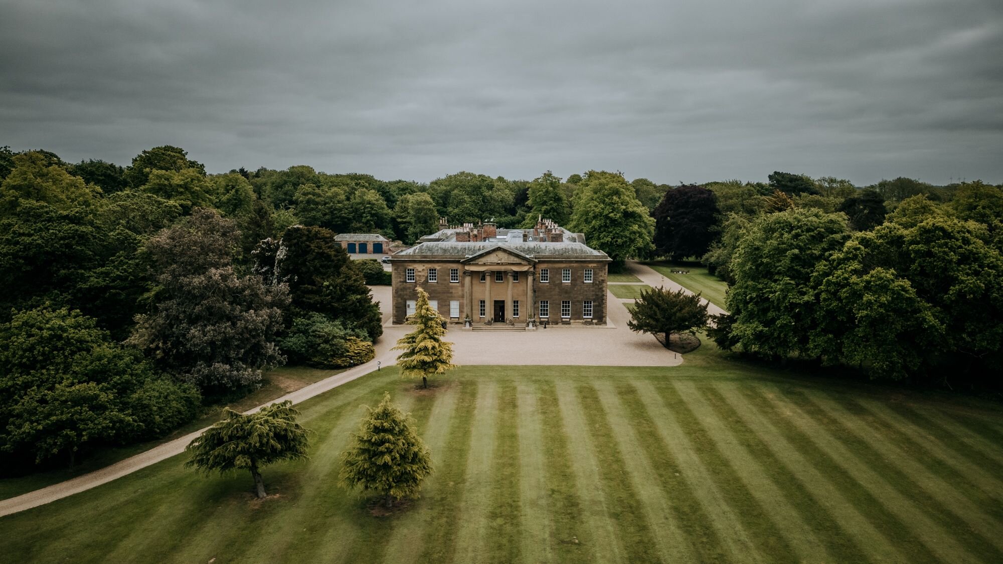 Jessica & Will’s Elegant Black Tie Rise Hall Wedding